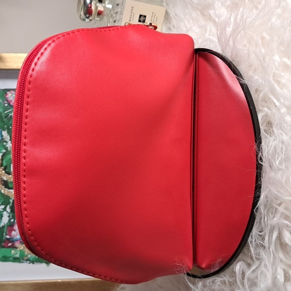 Salvatore Ferragamo for Turkish Airlines Business Class Toiletry Bag - Picture 4 of 12